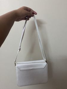 White Sling Bag Daily Purpose Very Useful🩵