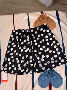 Urbanic Daisy Skater Skirt 🌼
