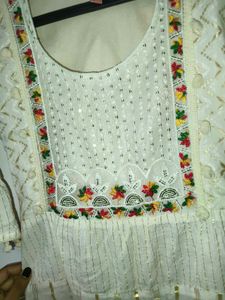 Elegant Off-White Kurta with Embellishments🤌💖