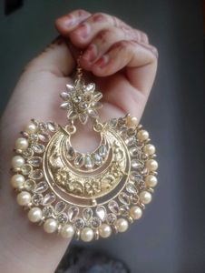 Elegant Gold Maang Tikka with Pearls