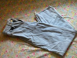 Article-1 Zara Light Wash Denim Jeans.