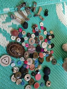 buttons,chain holder