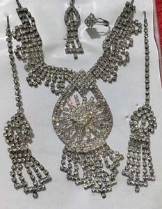 Stunning Rhinestone Jewellery Set