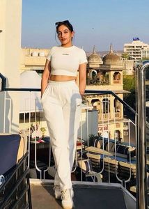 Chic Co-ord Set: Trendy Top & Wide-Leg Pants