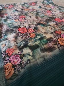Beautiful Floral Print Saree with Blouse piece