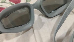 Swimming Goggles with Mirrored Anti-Glar