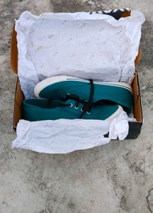 AJIO Teal Canvas Sneakers - Casual Comfort