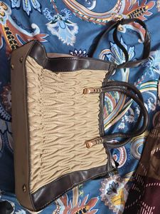 Elegant Shoulder Bag with Textured Detail