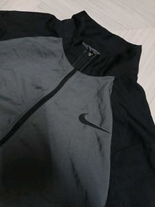 Nike drifit ( Windcheater )