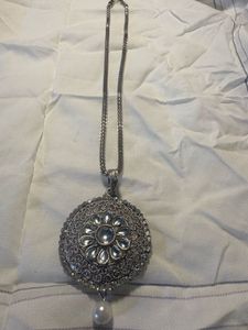 Exquisite Silver Pendant Necklace with Pearl