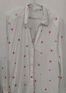 🫴♥️🤍Chic White Heart Print Button-Up Shirt