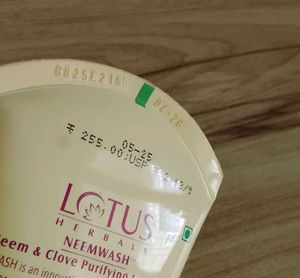 Lotus Herbals Neem &amp; Clove Face Wash