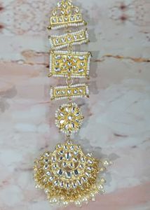 Elegant Kundan &amp; Pearl Earrings &amp; Maang Tikka Set