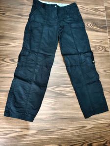 Black Y2K Cargo pants for women.