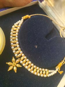 Elegant Pearl and Gold Necklace Set