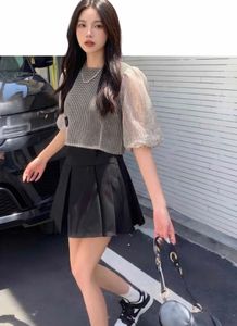 Grid knit Puff-sleeve top
