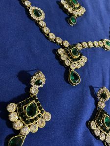 Elegant Emerald &amp; Crystal Necklace Set