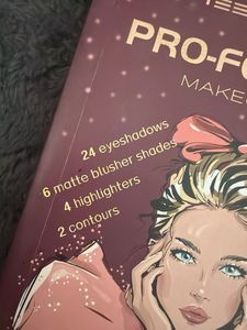 Pro-festive makeup kit