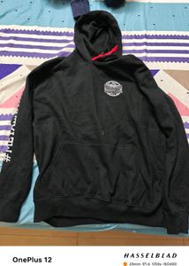4 Hoodies And Sweatshirt