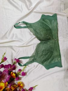 🇳🇿💫🎀Green Lace Bra very beautiful stuff