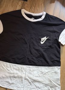 Nike Black &amp; White T-Shirt