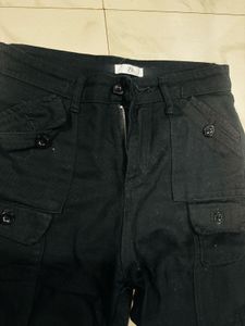 Black Cargo Pants - Trendy &amp; Comfy