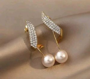Elegant Pearl &amp; Crystal Drop Earrings