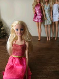 Set of 5  barbie Blonde Fashion Dolls