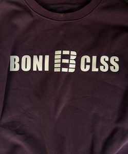 Comfortable Maroon "BONI CLSS" Sweatshirt