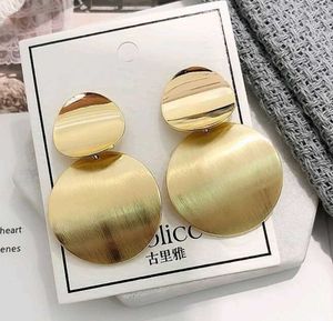Chic Gold Disc Dangle Earrings