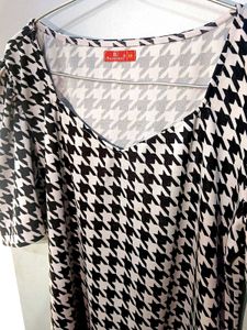 Stylish Houndstooth Cropped Top 🖤🤍
