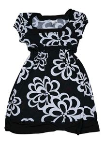 Chic Black & White Floral Print top-dress