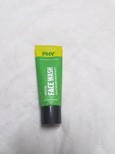 PHY Green Tea Face Wash