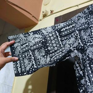 Stylish Black &amp; White Printed Kurta with pants