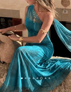 Elegant Turquoise One-Shoulder Maxi Dress