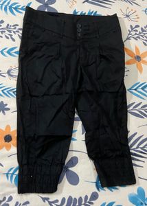 Honey by Pantaloons Black Capri