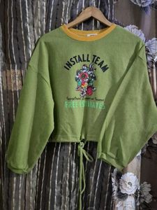 Oversized Looney Tunes Crop Sweatshirt