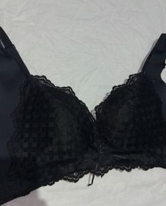 Lace Detailed Black Bra