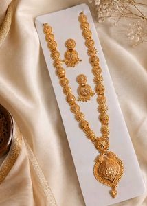 Elegant Gold Necklace and Earring Set