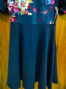 Chic Navy Floral Print Dress