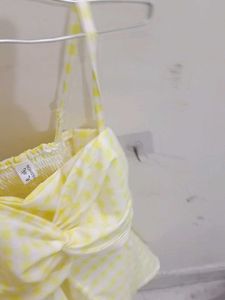 butter yellow top