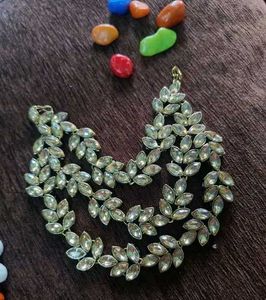 Stunning Leaf Design Hair Broach