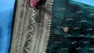pure dola silk Emerald Green Saree with stone