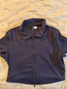 H&amp;M Collared Zip-Up Cropped Top