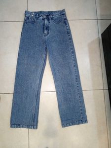 women's straight leg Blue Jeans