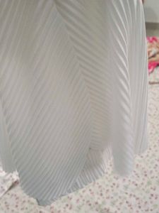 Stylish White Pleated Top with Jeans