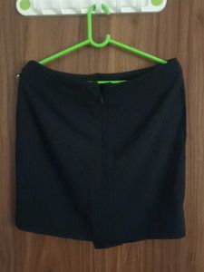 Chic Black Chain Detail Skirt