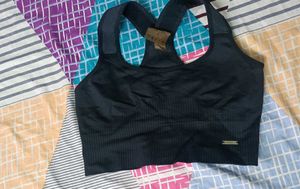 Black Seamless Sports Bra