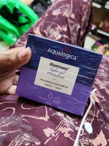 Aqualogica illuminate mosturizer
