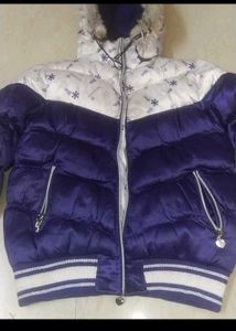 Stylish Puffer Jacket with Fur Hood